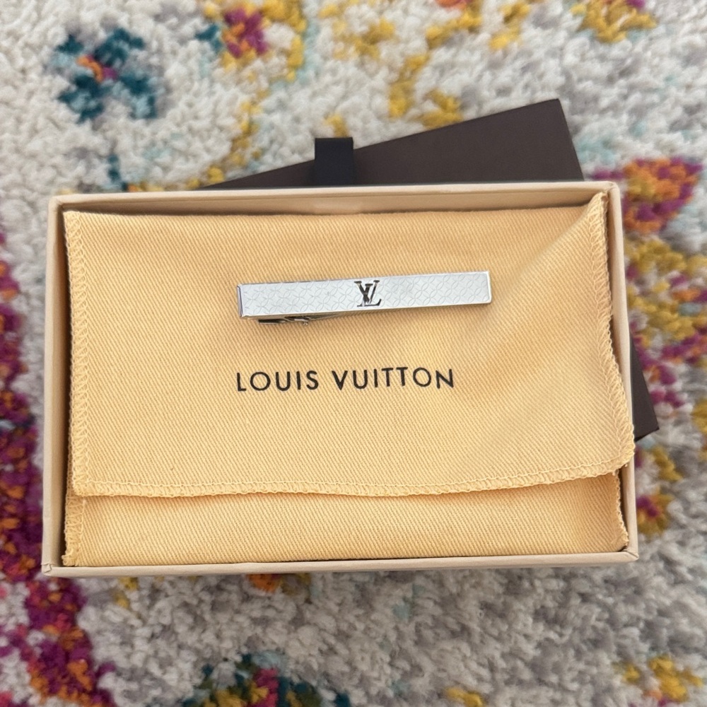 Louis Vuitton Champs Elysées Tie Pin **AUTHENTIC**